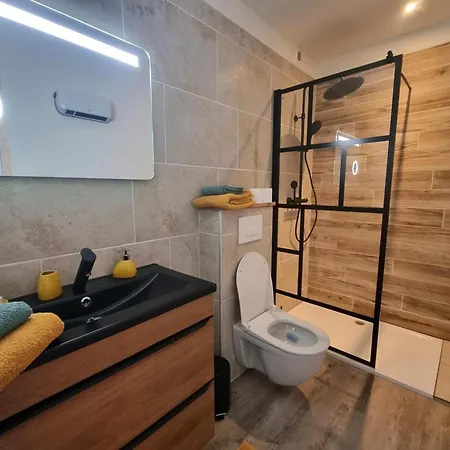 Familial En Pierres Avec Jardin Et Animaux Acceptes - Fr-1-496-317 *